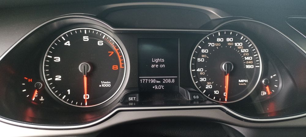 Ауди А4 б 8 квадро  2013год