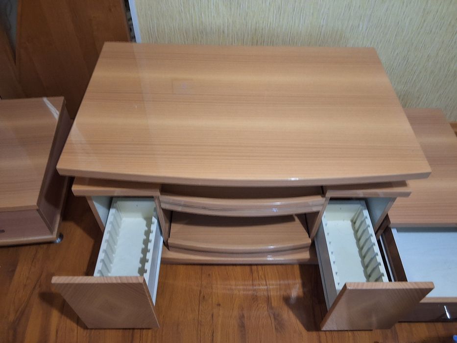 Тумба під телевізор.