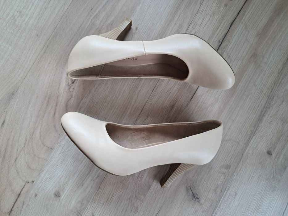 Eleganckie piękne damskie buty na obcasie, rozmiar 37, CCC beżowe