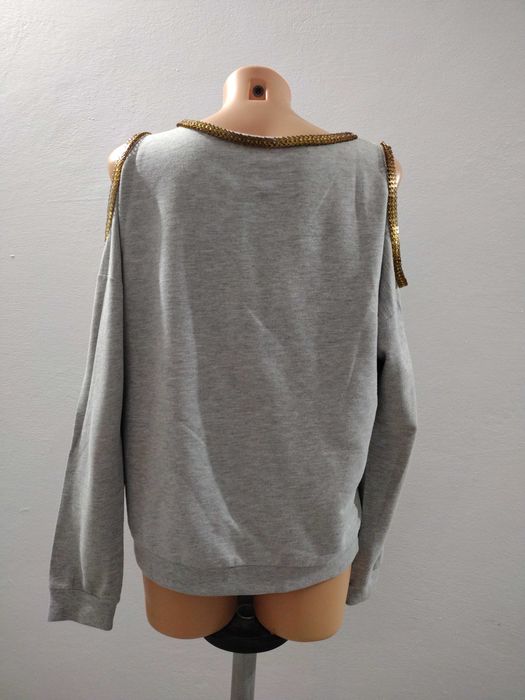 Bluza z wycięciem na rękawach