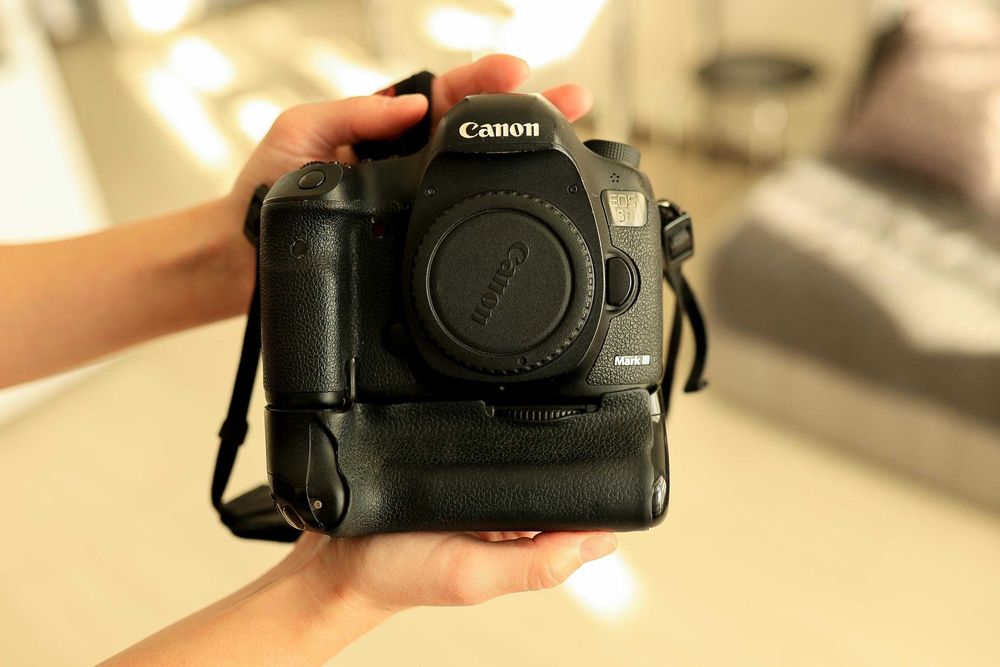 Продам Canon 5D Mark III + Бустер (Оригінал)