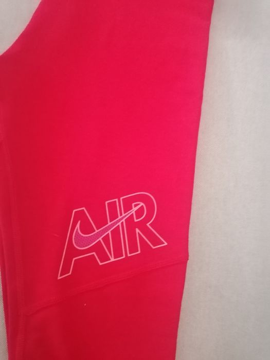 Legging Nike com etiquetas