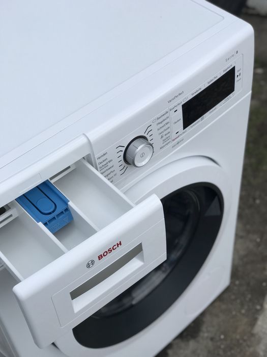 Пральна машина Bosch Serie 8,  8кг, в супер стані з німеччини