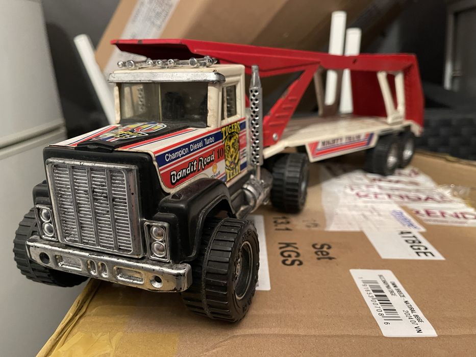 Miniatura de camião