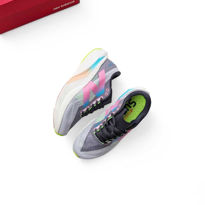 Літні жіночі кросівки New Balance Elite V4 темно-сірі з рожевим