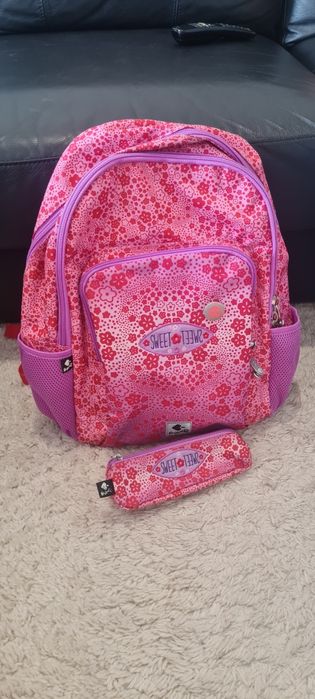 Mochila e estojo da Busquets