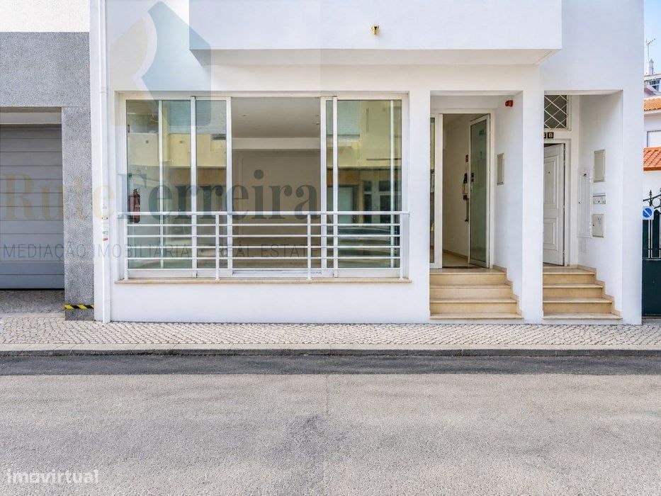 Loja Comercial à Venda - Armação de Pêra-Algarve