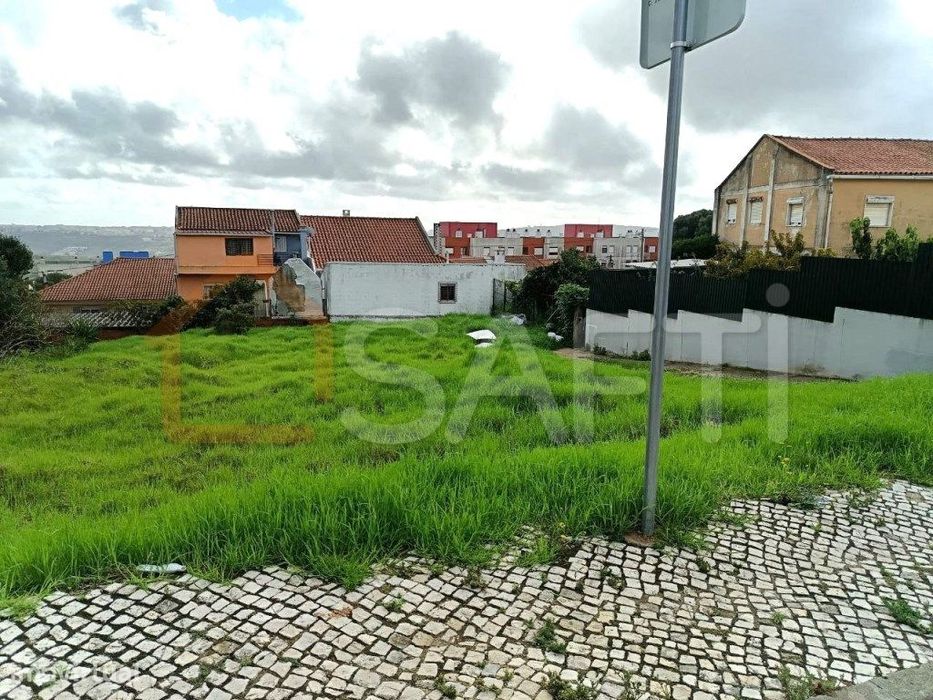 Terreno Urbano na freguesia de Mina de Água, Amadora perto do CC UBBO.