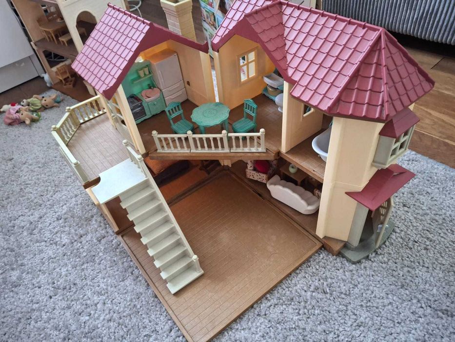 Sylvanian – Podświetlany domek miejski z pełnym wyposażeniem pokoi