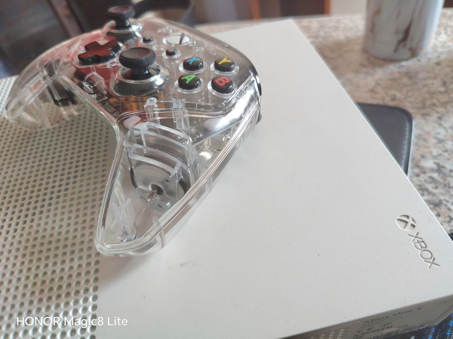 Xbox One S 825 GB + comando