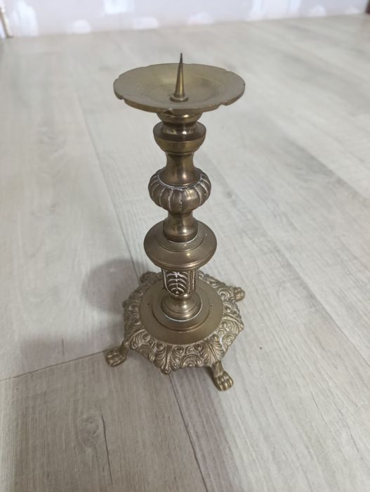 Підсвічники різноманітні