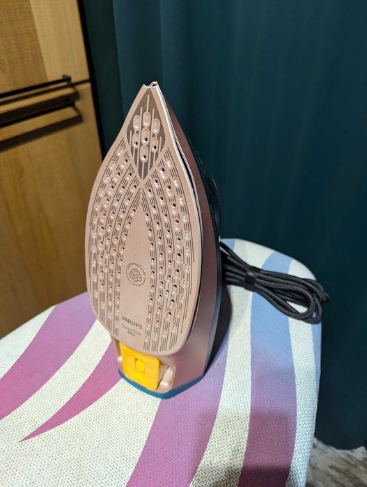 Żelazko Philips DST8030/70 (nowy/uszkodzony)