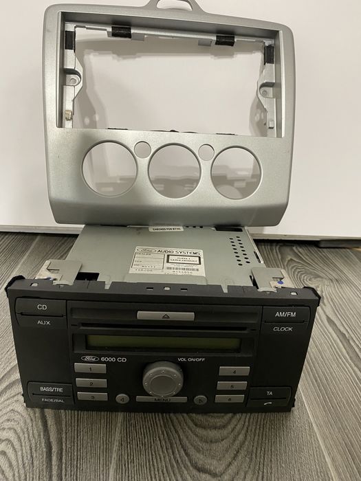 Штатная автомагнитола на автомобиль Ford Focus 2 2006 года