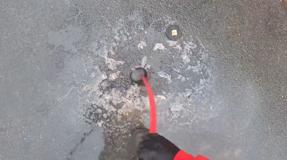 Гідродинамічна прочистка труб. Сантехнік Львів. Прочищення каналізації