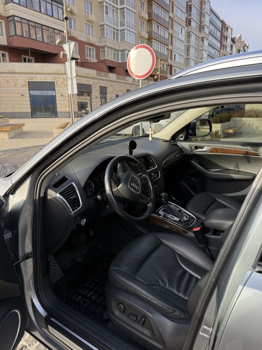 Продам Audi Q5 quattro 2011р без ДТП