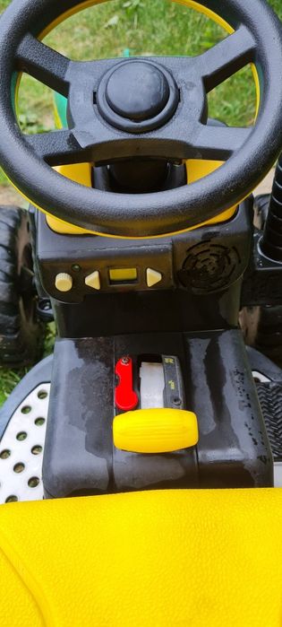 Traktorek dla dziecka 3 plus akumulatorowy marki John Deere