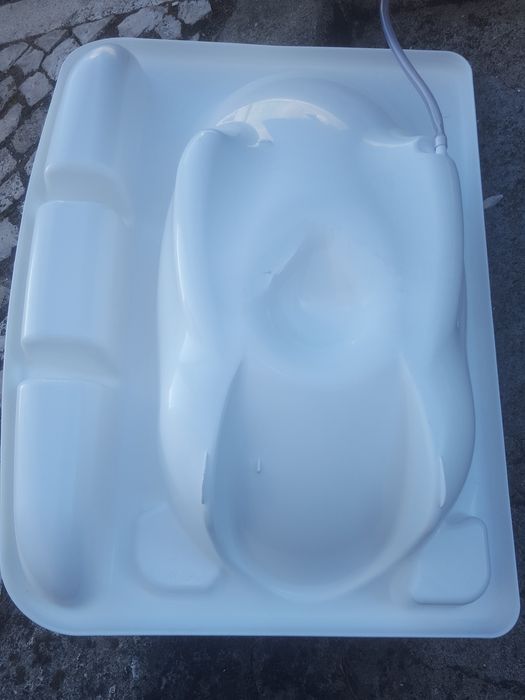 Banheira   para  crianças  cor branco  Nova