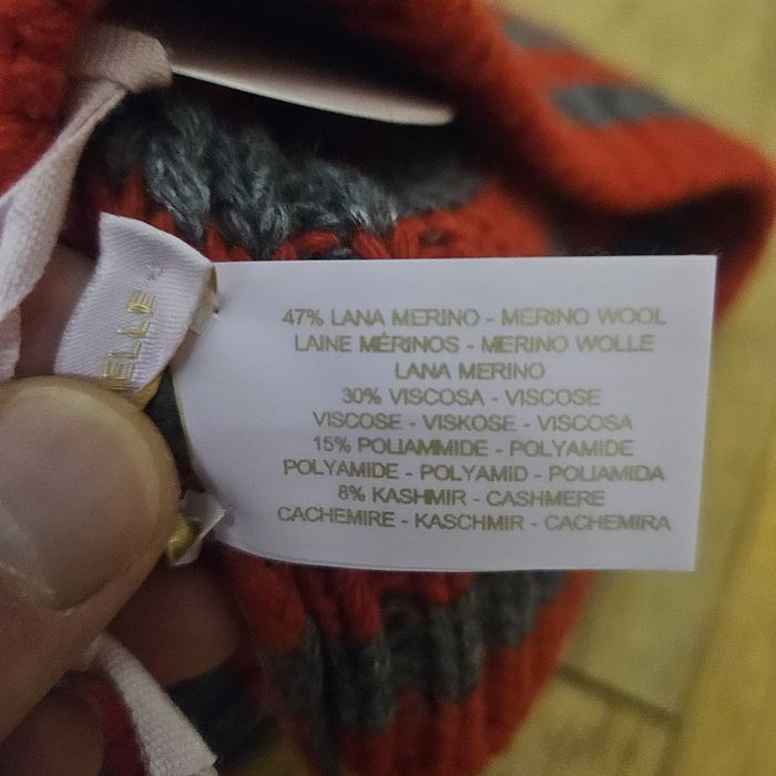 Nowa czapka Coccinelle z wełną merino i kaszmirem