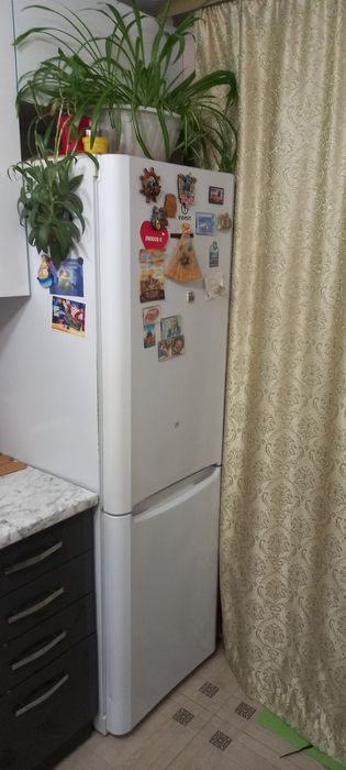 Продам робочий холодильник Indezit 185 см