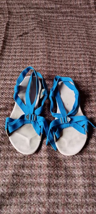 Sandały paski quechua 37