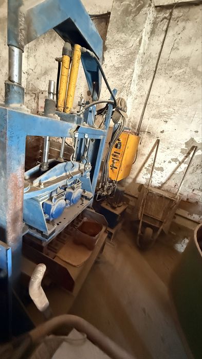 Вібропрес виробництво бруківки, обладнання