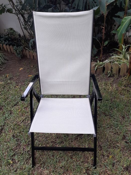 Cadeiras de jardim, de escritório e outras