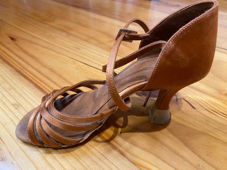Sapatos de dança International Dance Shoes como novos