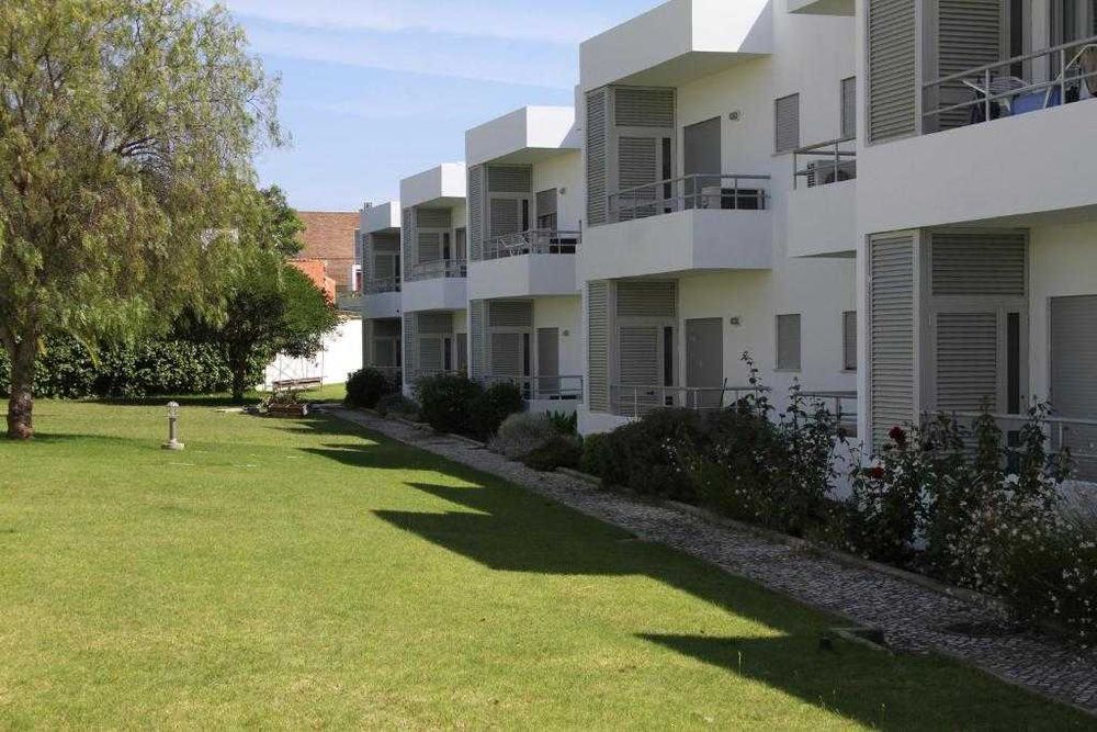 Apartamento Teresinha Alvor com piscina.