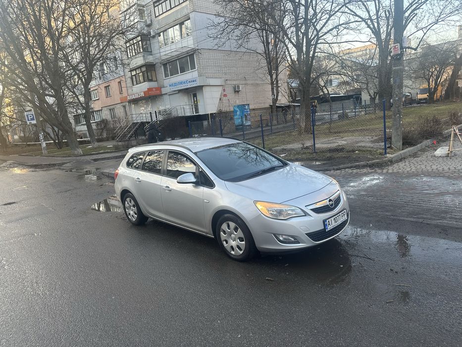 Продам Opel astra J  ціна -5250 торг
