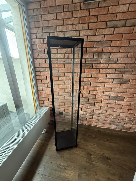 Czarna witryna Ikea Blaliden