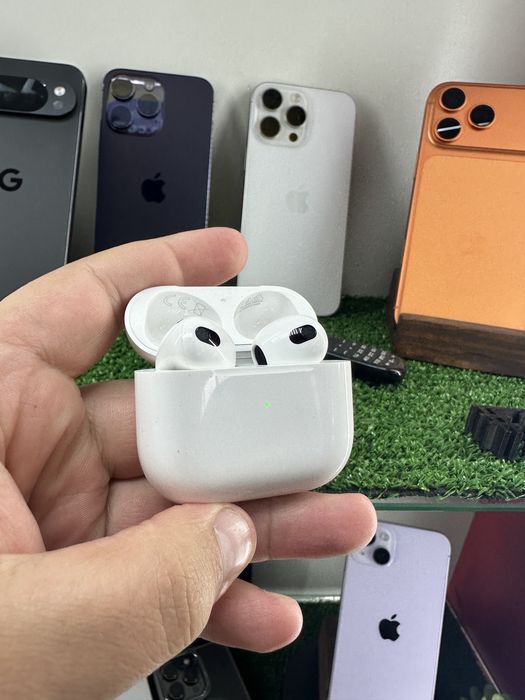 Продам Наушники AirPods 3 Оригинал