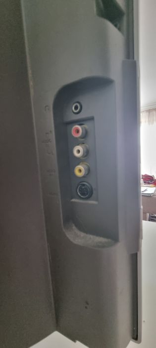 Televisor LCD Philips 32 polegadas com colunas embutidas