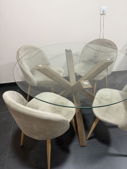 Conjunto mesa redonda + 4 cadeiras | Kave Home/Sklum