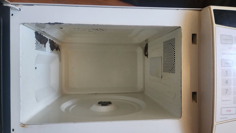 Мікрохвильова піч Samsung, модель M1739NR