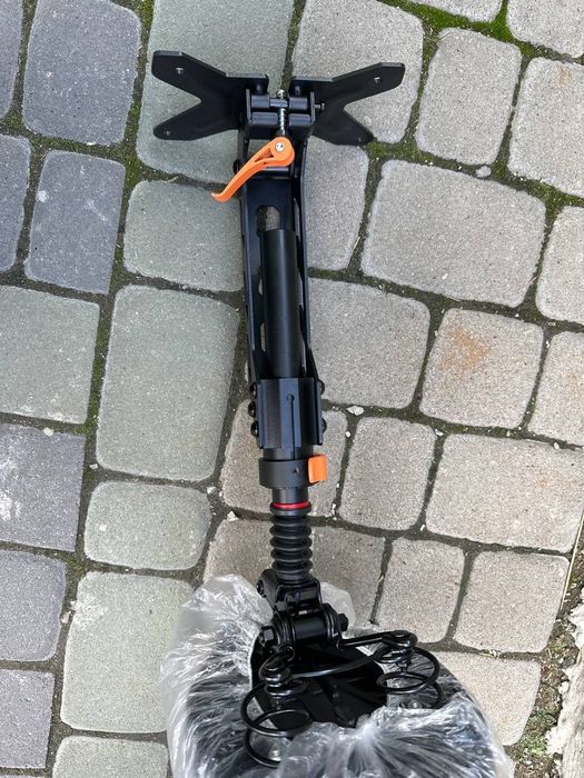 продам сідло на G2 MAX без болтів кріпленя