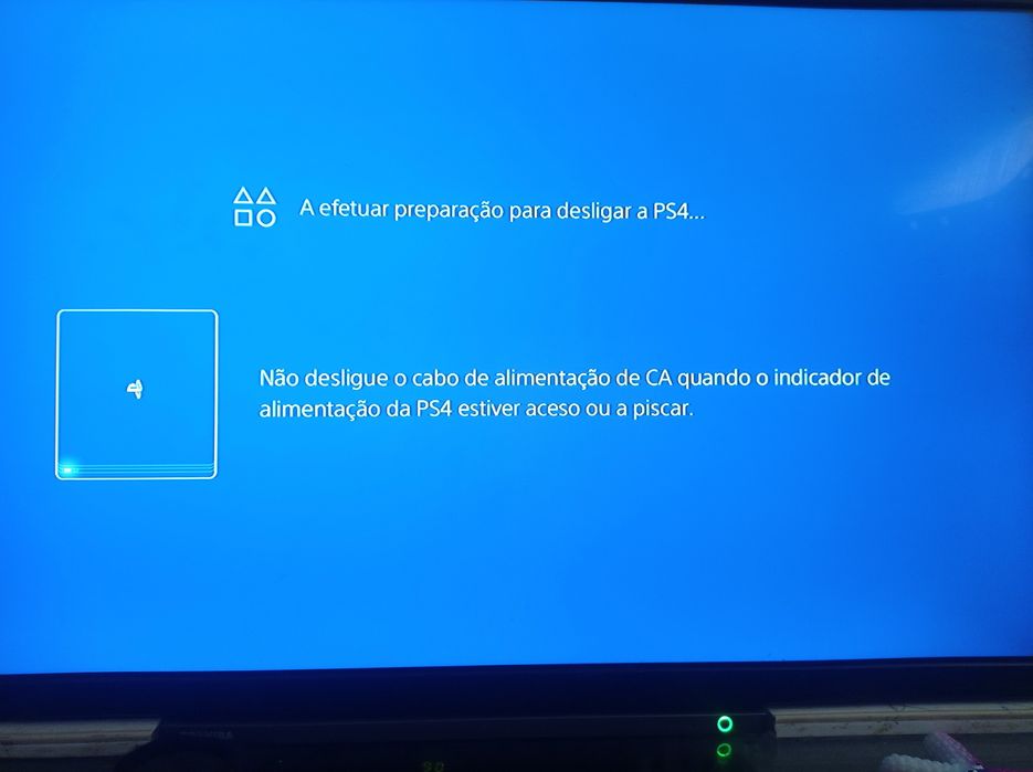Vendo ps4 com cabo e comando e suporte