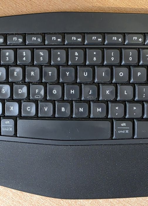 Продам бездротову клавіатуру Logitech K850