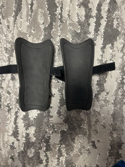 Продам Щитки для футболу