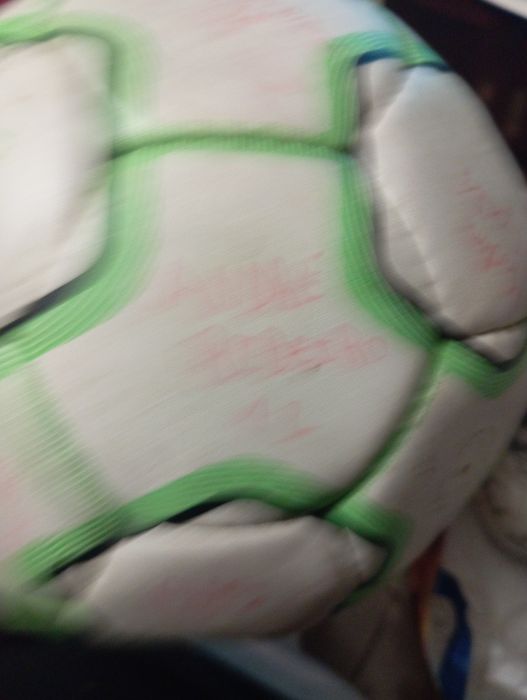Bola assinada por jogadores