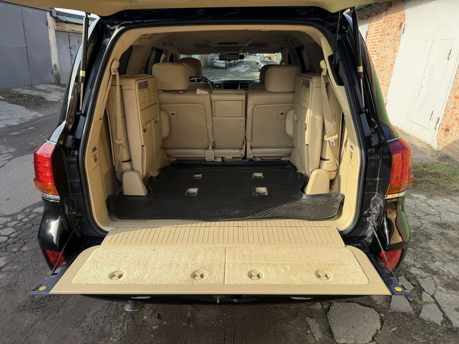 Lexus LX570 2008 года