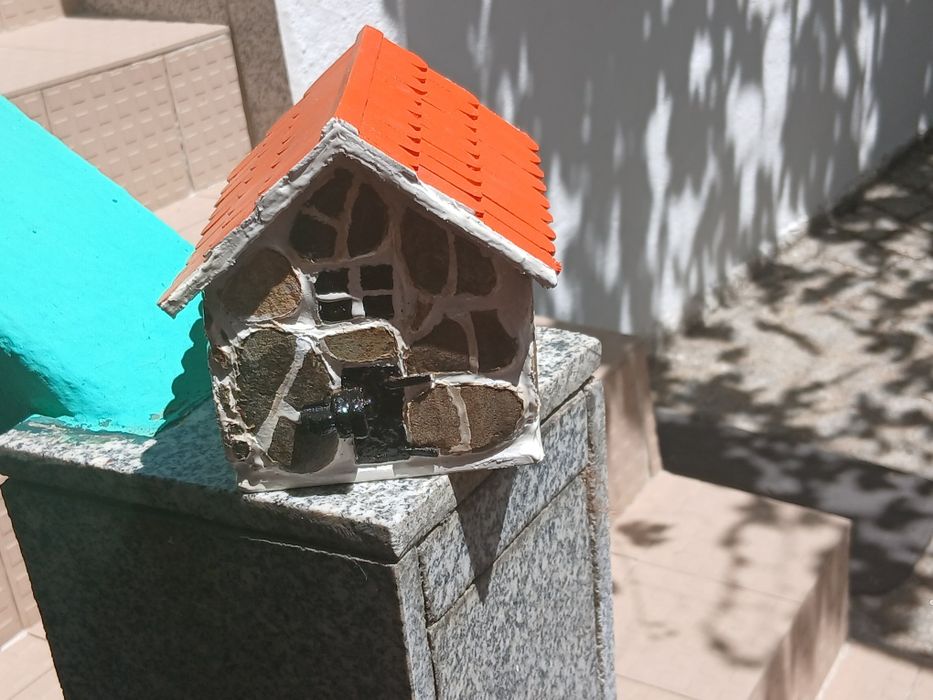 Miniatura de 1 casa de pedra.