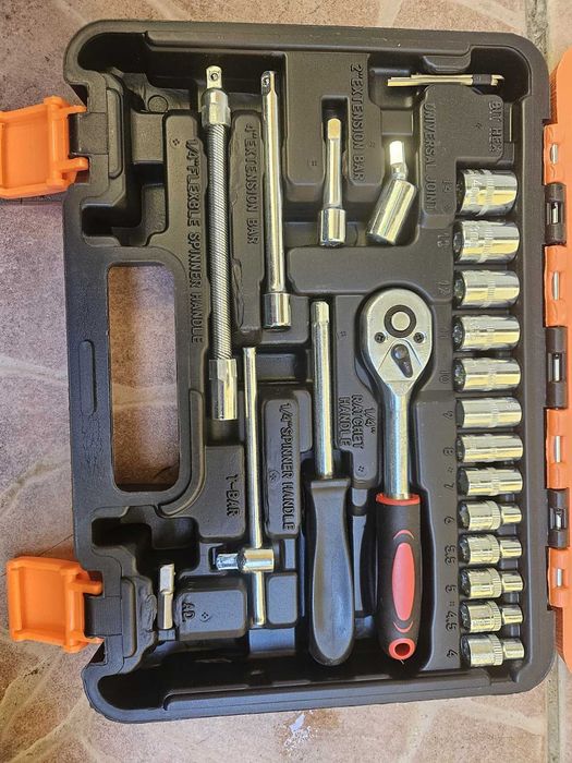 Набір інструментів, головки та біти