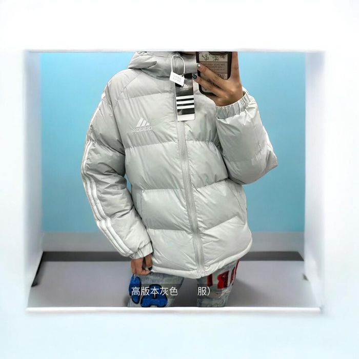 Жіноча куртка adidas