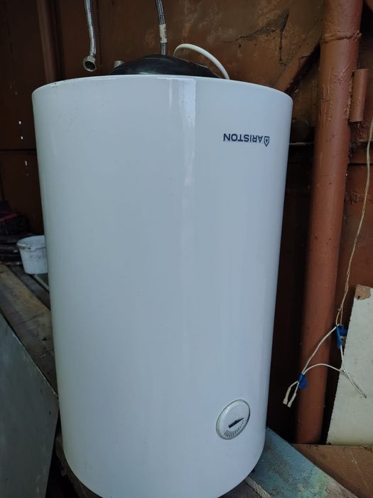 Продам бойлер Ariston