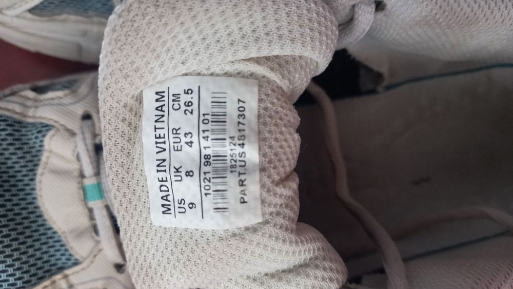 кросівки  Asics у нормальному стані