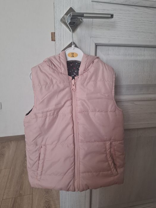 Безрукавка на дівчинку