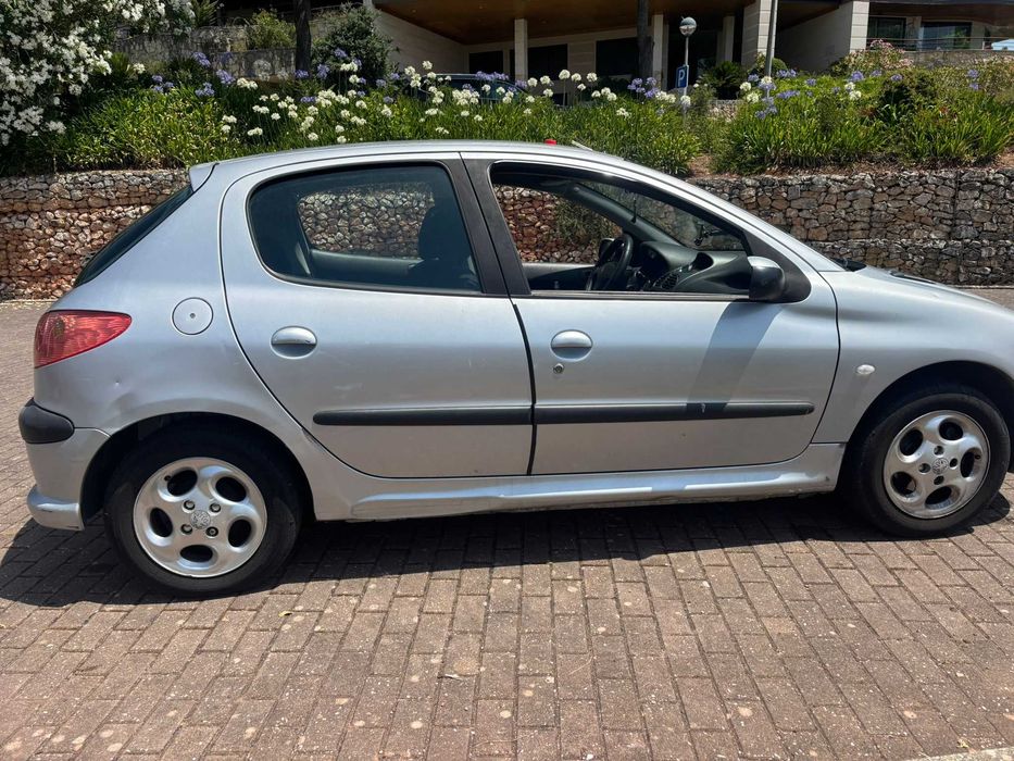 Peugeot 206 1.1 Gasolina — 2004 | 5 Portas