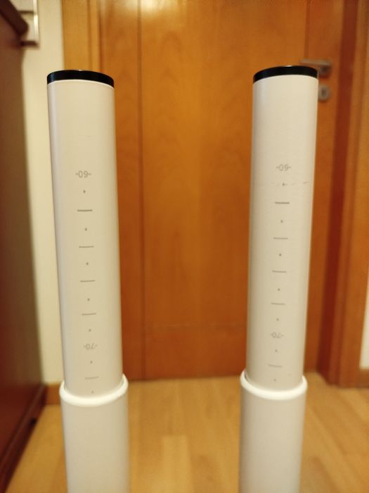 Tampo de mesa IKEA Lagkapten, 2 pernas IKEA Olov e suporte para prender a mesa à estante Kallax.