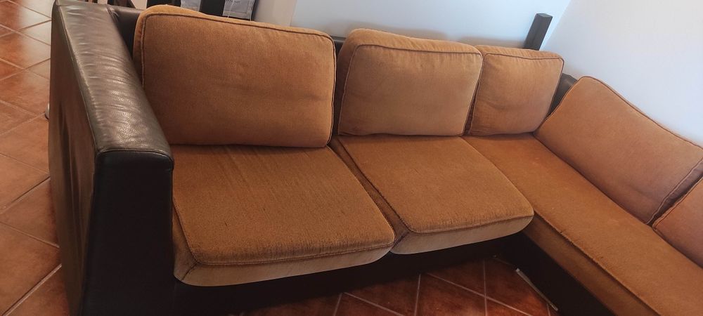 Sofá com chaise longue