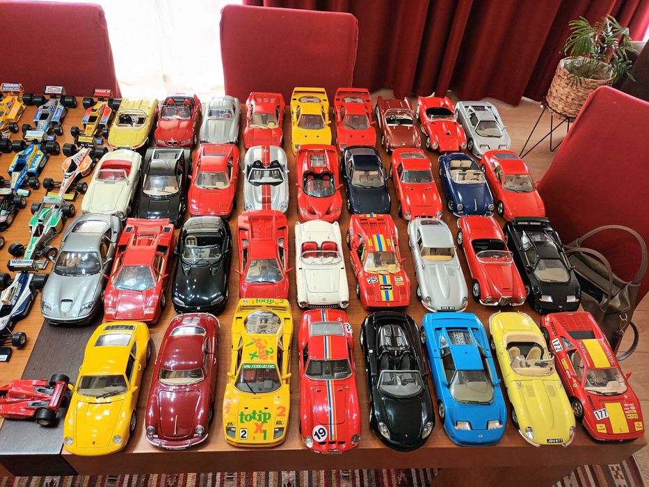 78 carros. Fantástica coleção Burago “Made in Italy” 1/18 ou 1:80